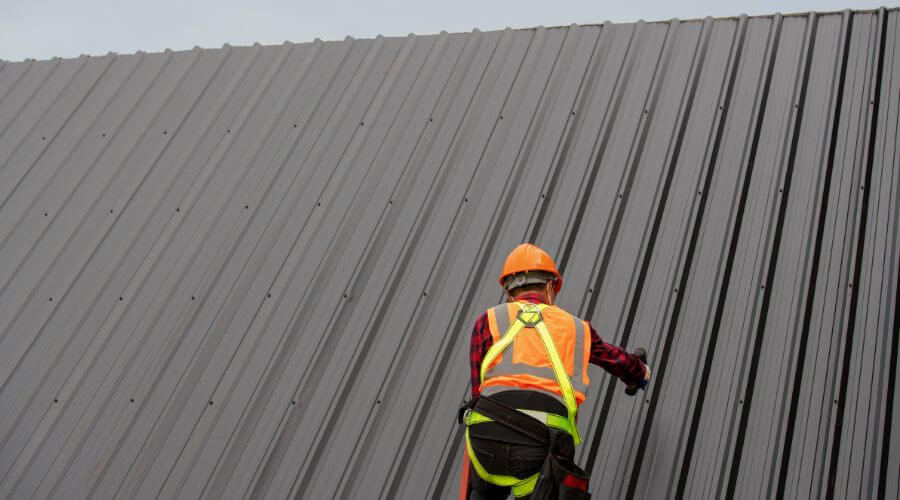 Professional metal roof installation services in Mount Olive, IL